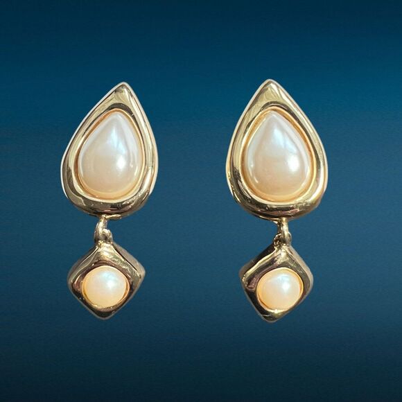 Givenchy Dangle Earrings Faux Pearl Gold Tone Setting Classic Clip On Luxe Stmt - Picture 1 of 6